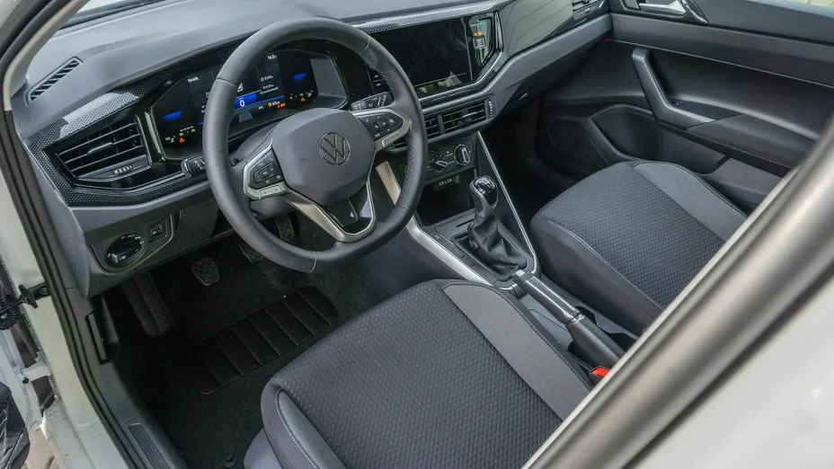 VOLKSWAGEN Polo -