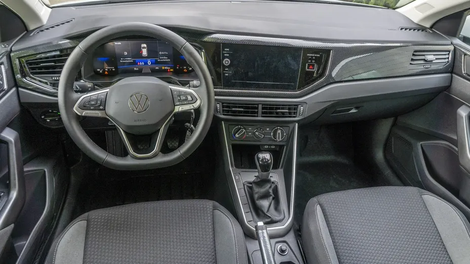 VOLKSWAGEN Polo -