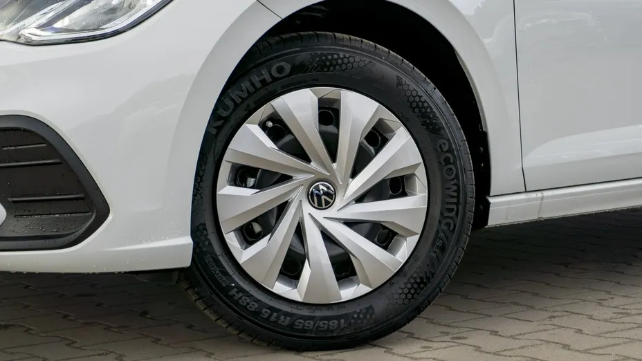 VOLKSWAGEN Polo -