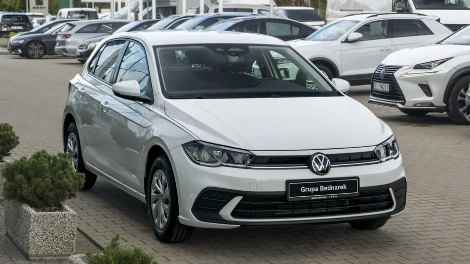 VOLKSWAGEN Polo -