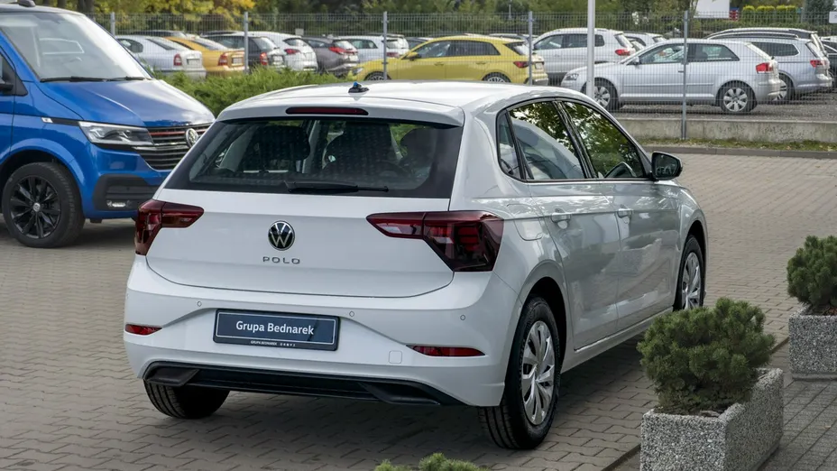 VOLKSWAGEN Polo -
