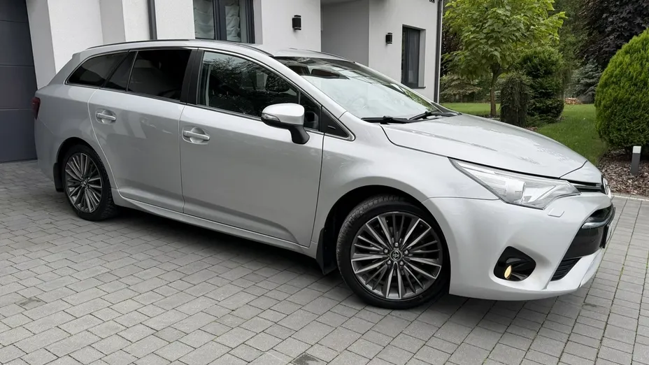 TOYOTA Avensis -