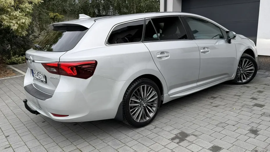 TOYOTA Avensis -