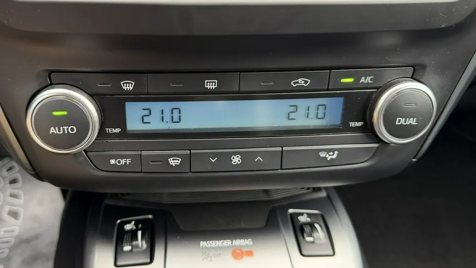 TOYOTA Avensis -