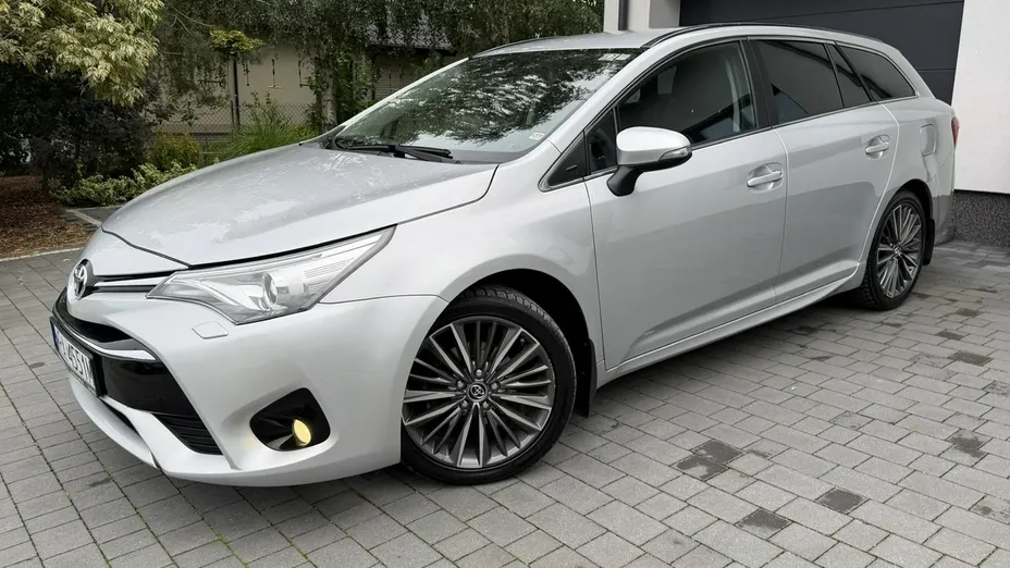 TOYOTA Avensis -