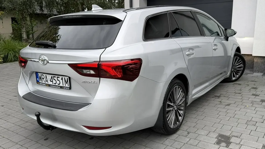TOYOTA Avensis -