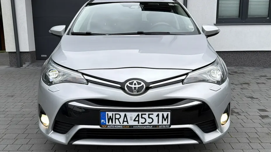 TOYOTA Avensis -