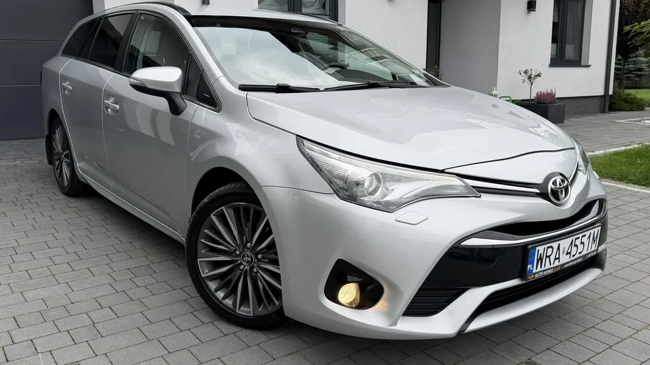TOYOTA Avensis -