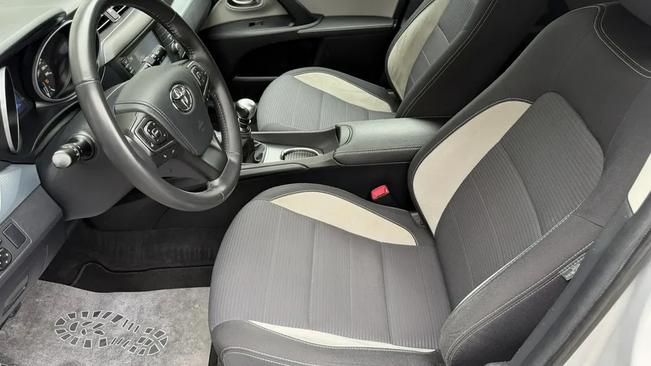 TOYOTA Avensis -
