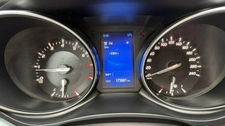 TOYOTA Avensis -