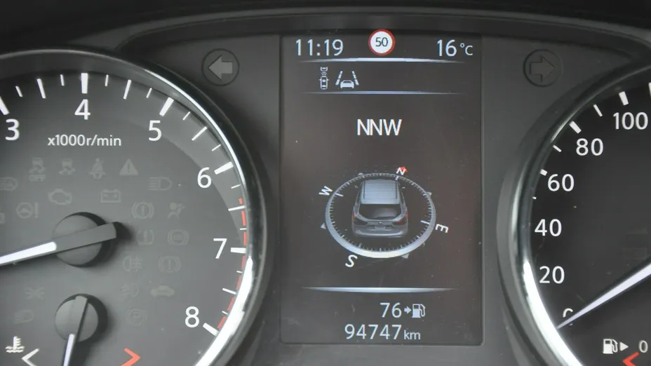 NISSAN Qashqai -