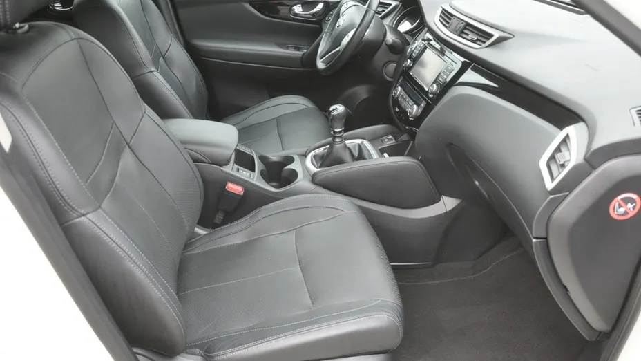 NISSAN Qashqai -