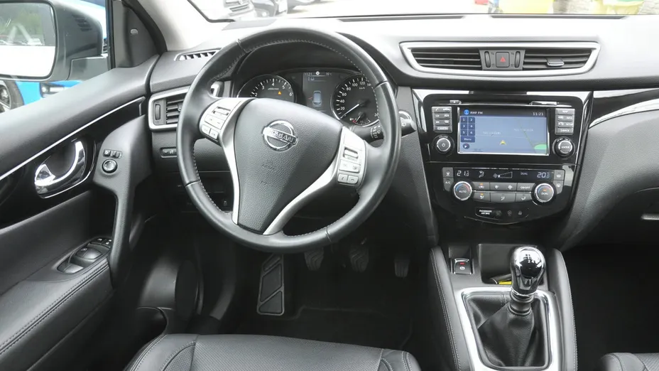 NISSAN Qashqai -