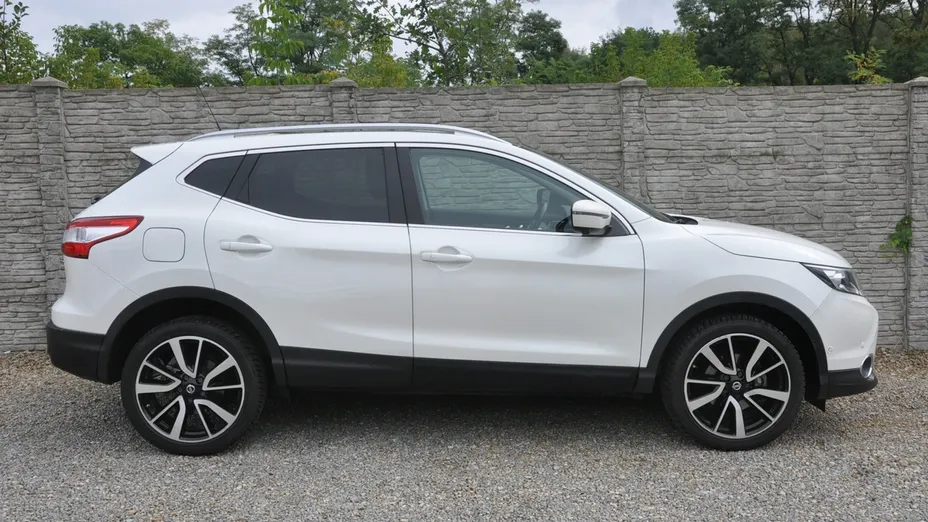 NISSAN Qashqai -