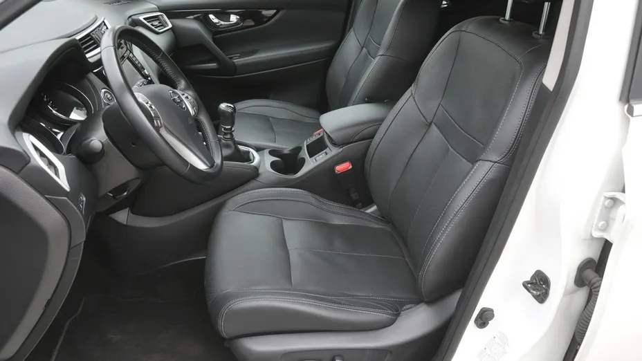 NISSAN Qashqai -