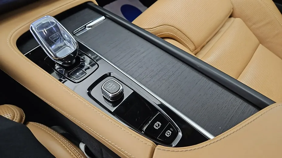 VOLVO XC90 -