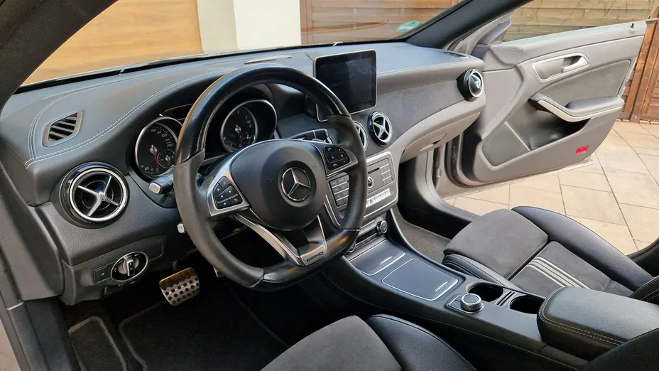 MERCEDES-BENZ CLA -