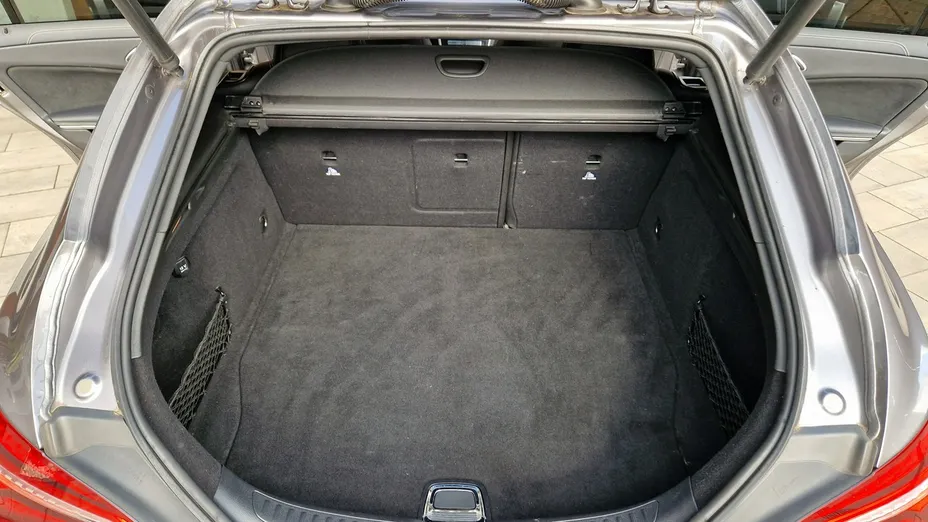 MERCEDES-BENZ CLA -
