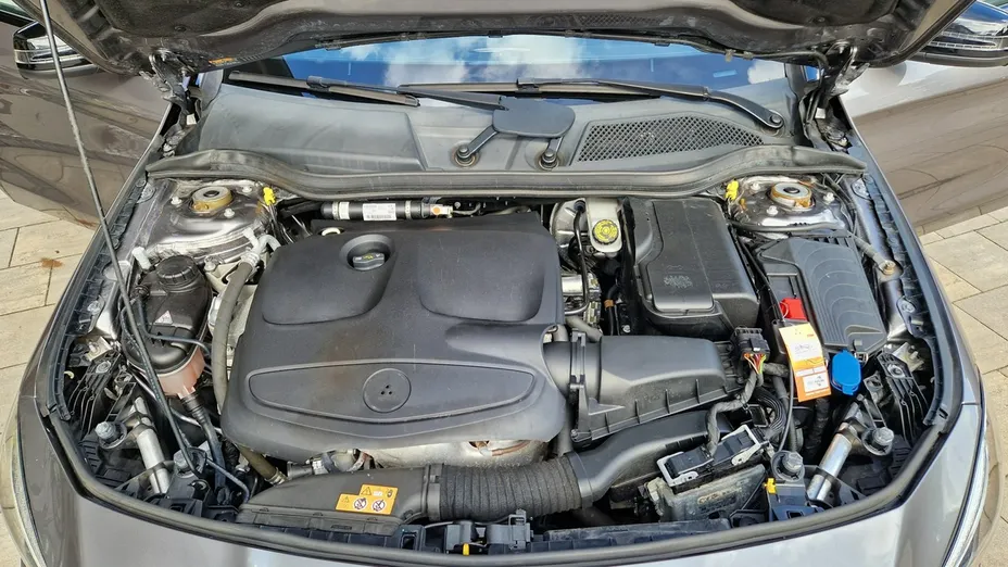 MERCEDES-BENZ CLA -