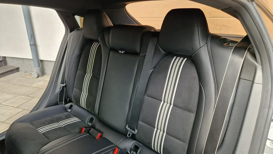 MERCEDES-BENZ CLA -