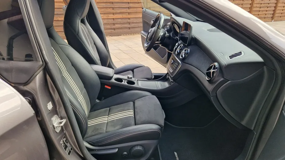 MERCEDES-BENZ CLA -