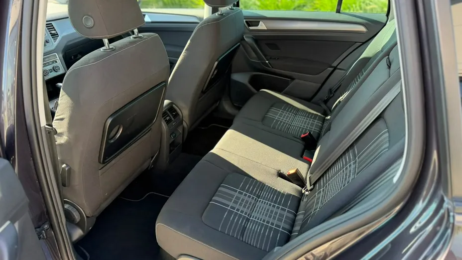 VOLKSWAGEN Golf Sportsvan -