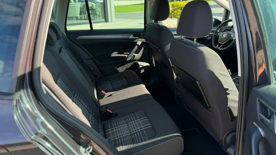VOLKSWAGEN Golf Sportsvan -
