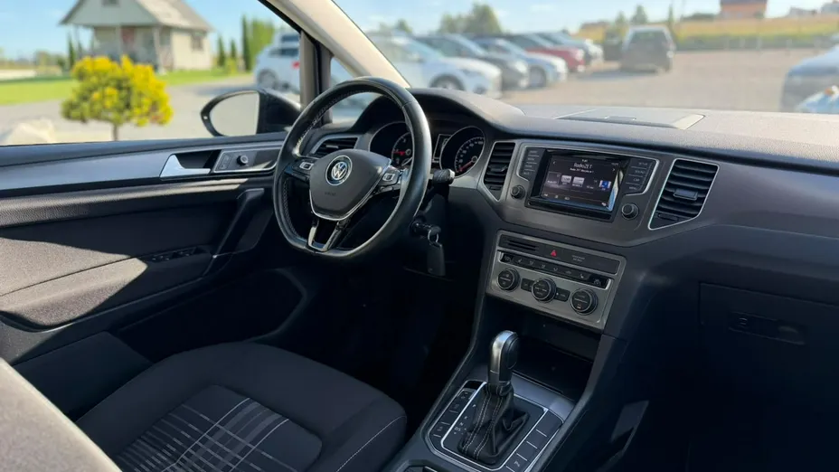 VOLKSWAGEN Golf Sportsvan -