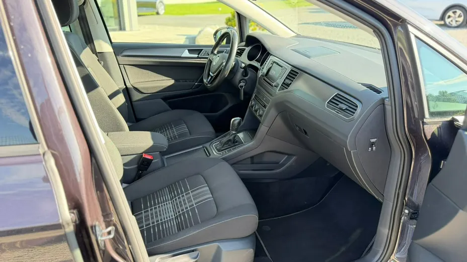 VOLKSWAGEN Golf Sportsvan -