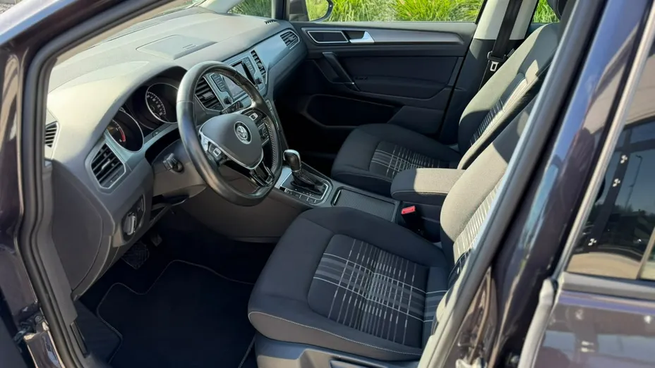 VOLKSWAGEN Golf Sportsvan -