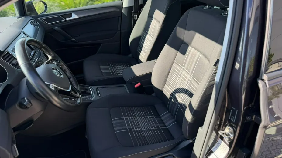 VOLKSWAGEN Golf Sportsvan -