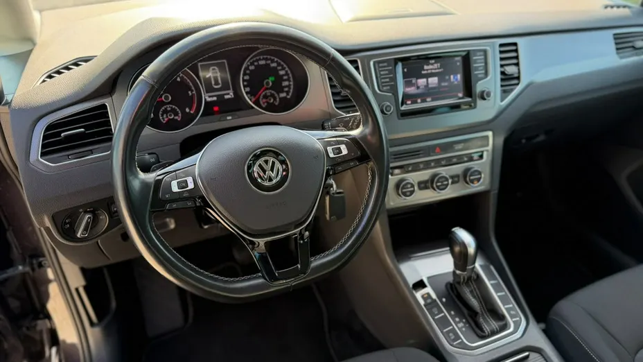 VOLKSWAGEN Golf Sportsvan -