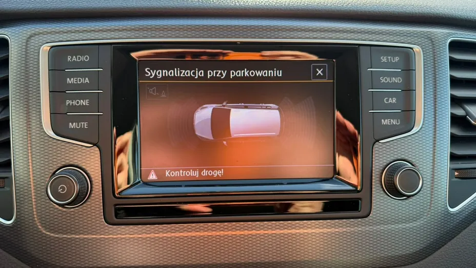 VOLKSWAGEN Golf Sportsvan -