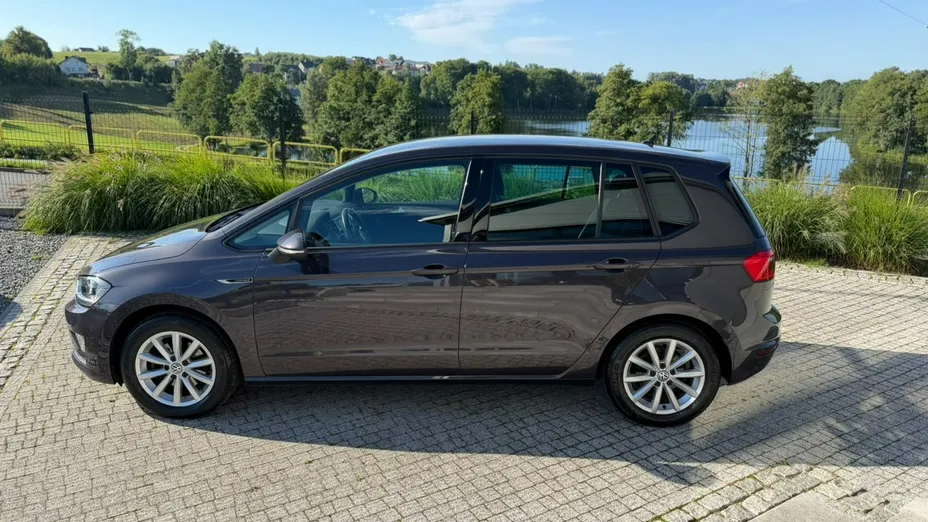VOLKSWAGEN Golf Sportsvan -