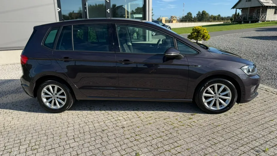 VOLKSWAGEN Golf Sportsvan -