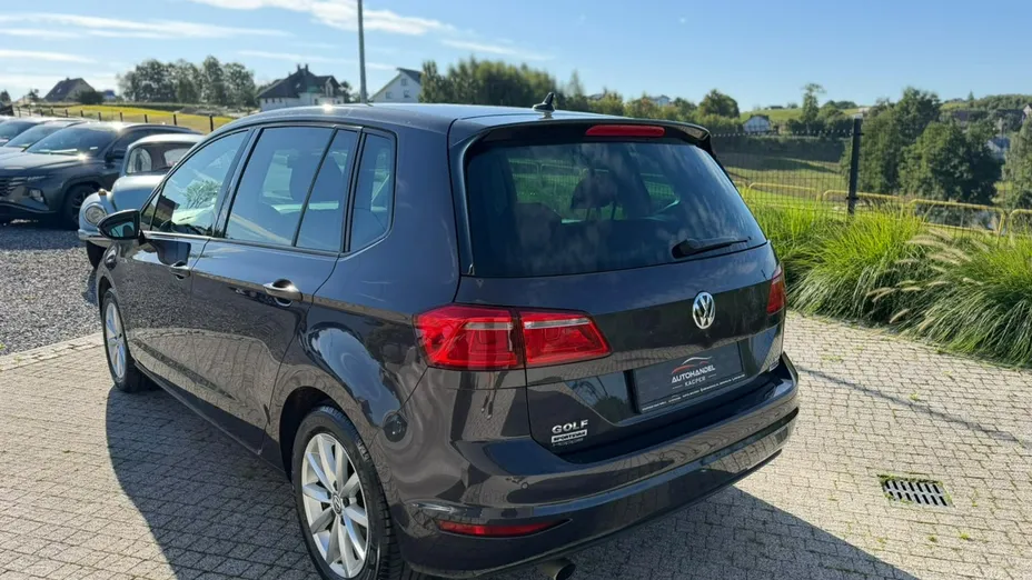 VOLKSWAGEN Golf Sportsvan -