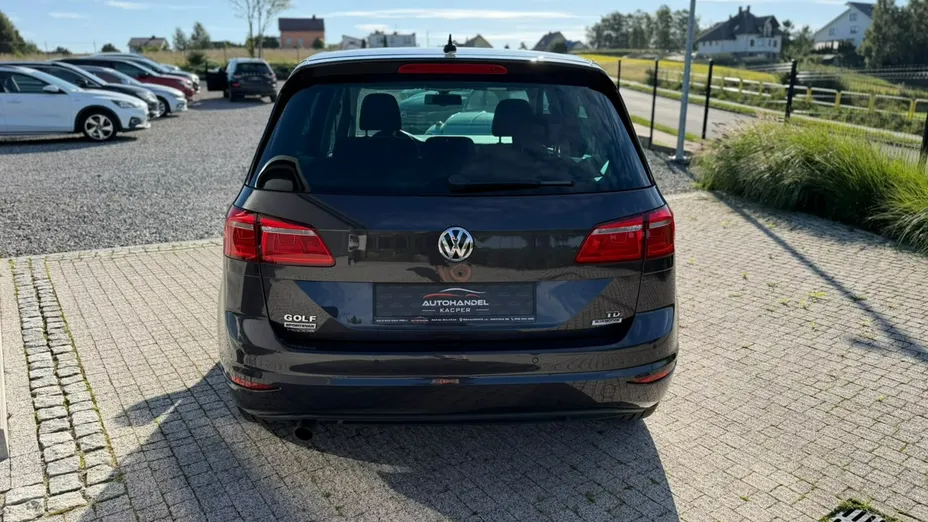 VOLKSWAGEN Golf Sportsvan -