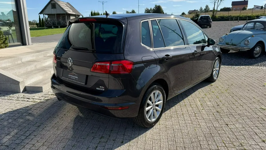 VOLKSWAGEN Golf Sportsvan -