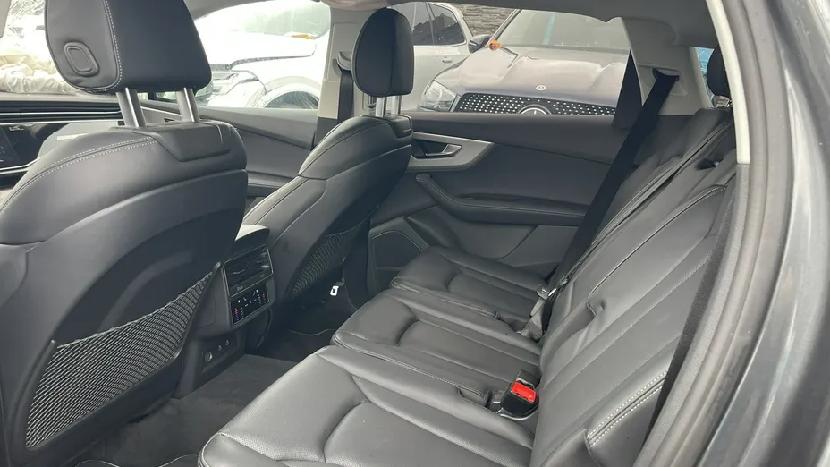 AUDI Q7 -
