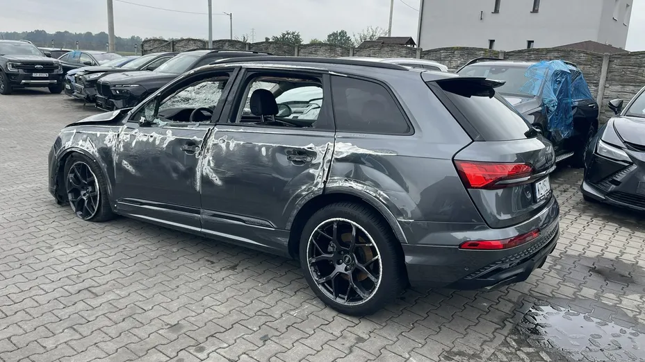 AUDI Q7 -