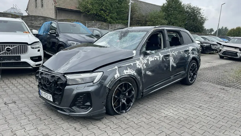 AUDI Q7 -