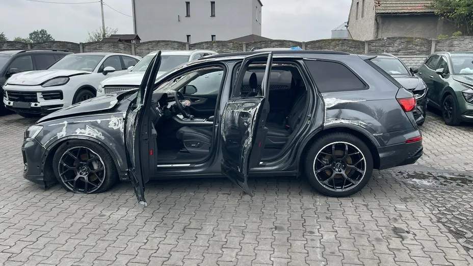 AUDI Q7 -