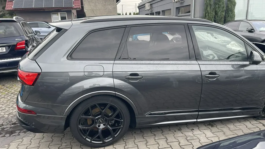 AUDI Q7 -