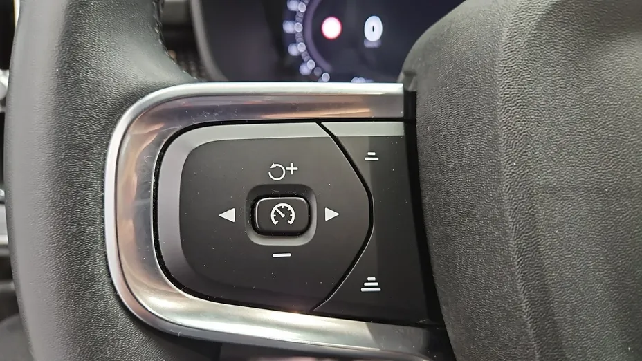 VOLVO XC40 -