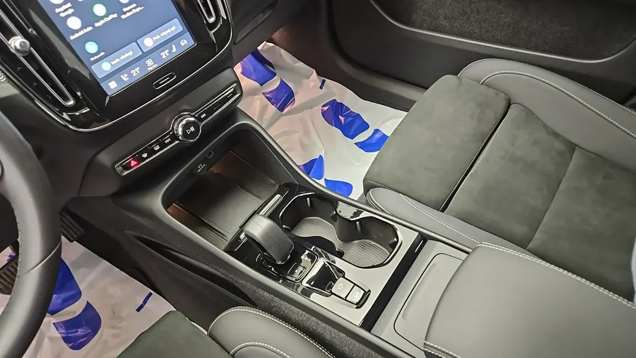 VOLVO XC40 -