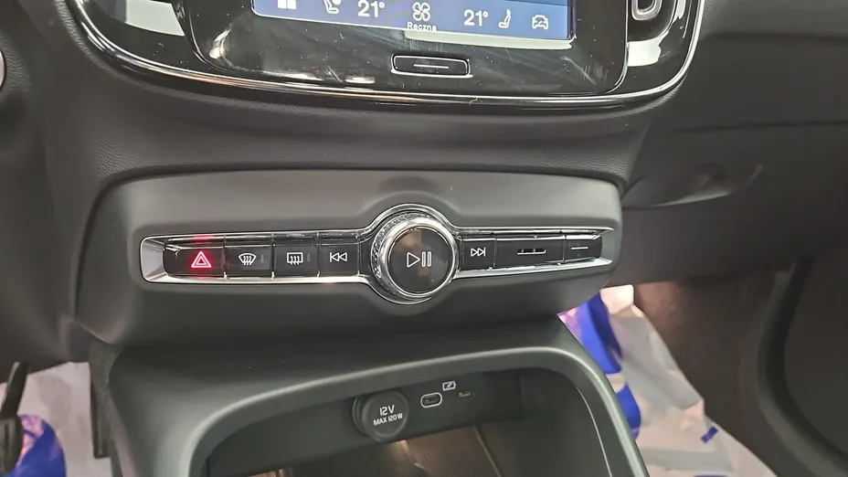 VOLVO XC40 -