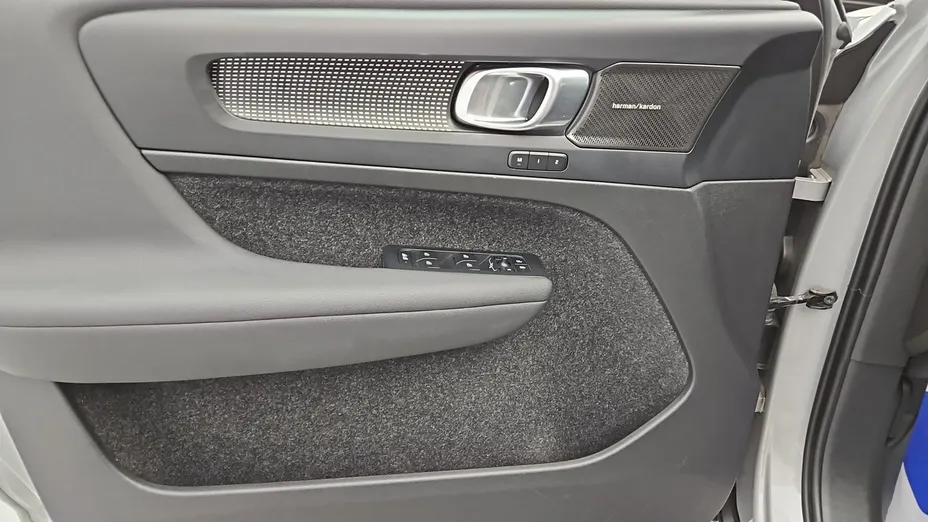 VOLVO XC40 -