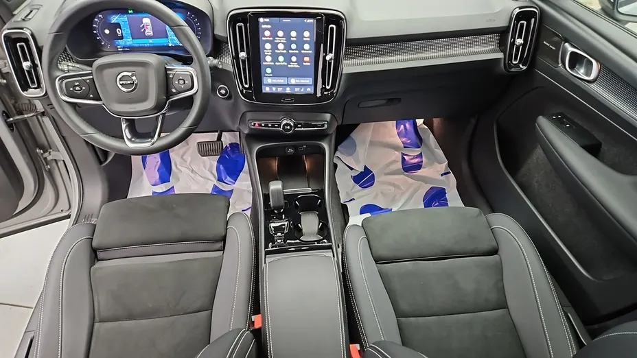 VOLVO XC40 -