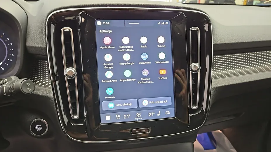VOLVO XC40 -