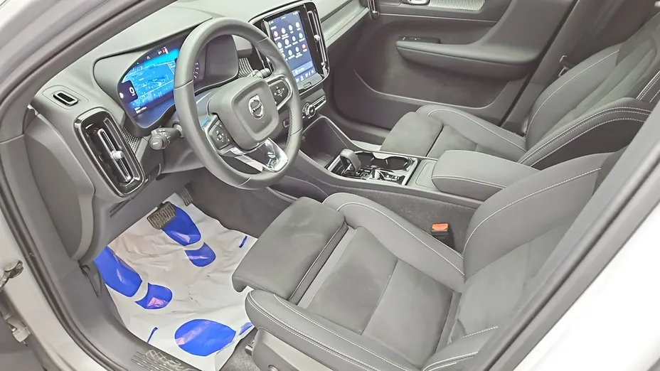 VOLVO XC40 -